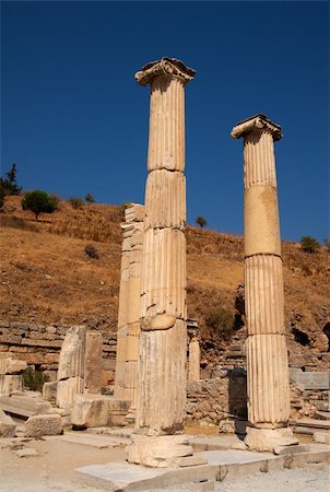 Columns in the ruined city of Ephesus, Turkey Foto de stock - Royalty-Free Super Valor e Assinatura, Número: 400-05114224