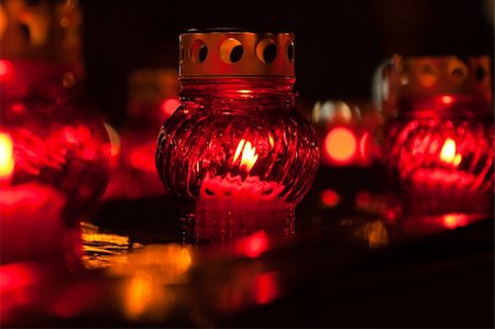 simsearch:400-07117034,k - Red candle lights on dark background Stock Photo - Budget Royalty-Free & Subscription, Code: 400-05115411