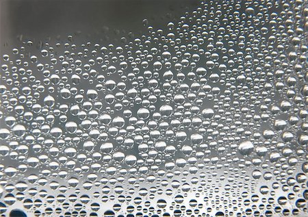 raindrop window - Small water droplets on a window Foto de stock - Super Valor sin royalties y Suscripción, Código: 400-05116206