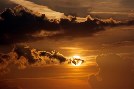 simsearch:400-05242072,k - Glowing sunset with dark clouds Stock Photo - Budget Royalty-Free & Subscription, Code: 400-05116378