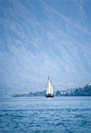 simsearch:400-05004133,k - Yacht sailing the Mediterranean on a bright sunny day with distant mountains in blue mist on the background Stockbilder - Microstock & Abonnement, Bildnummer: 400-05117106