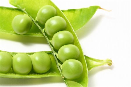 simsearch:400-04785141,k - peas isoladed on white macro close up Stock Photo - Budget Royalty-Free & Subscription, Code: 400-05117590