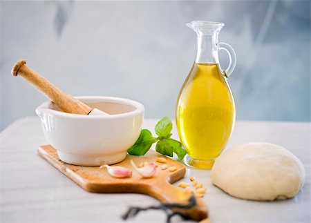 dough, mortar and pestle, olive oil, bazil and garlic Fotografie stock - Microstock e Abbonamento, Codice: 400-05118696