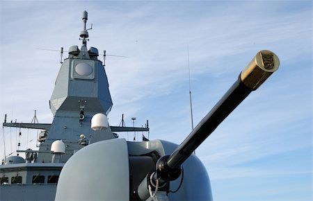 pistolet radar - Main artillery cannon on-board a frigate. Photographie de stock - Aubaine LD & Abonnement, Code: 400-05119625