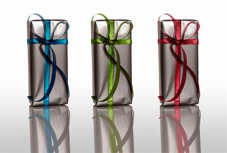simsearch:400-04656802,k - Beautiful colored Christmas boxes isolated on white with reflection Photographie de stock - Aubaine LD & Abonnement, Code: 400-05119808