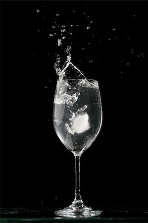 simsearch:400-06409646,k - alcohol splash on black background close up Stock Photo - Budget Royalty-Free & Subscription, Code: 400-05119943