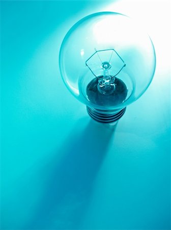 simsearch:640-01354128,k - The picture of an electric lightbulb on blue background Photographie de stock - Aubaine LD & Abonnement, Code: 400-05113551