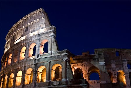 simsearch:400-04973124,k - part of the famous amphitheater in Rome at night Fotografie stock - Microstock e Abbonamento, Codice: 400-05124718