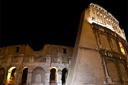 simsearch:400-04973124,k - part of the famous coliseum in Rome at night Fotografie stock - Microstock e Abbonamento, Codice: 400-05124719