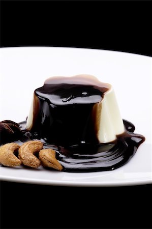 simsearch:400-05347658,k - vanilla pudding and chocolate Photographie de stock - Aubaine LD & Abonnement, Code: 400-05125807