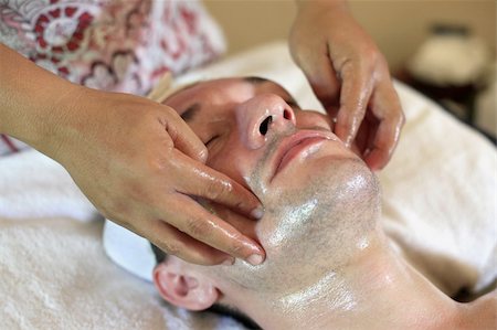 simsearch:400-05125882,k - Asian girl does massage of the face to the man Fotografie stock - Microstock e Abbonamento, Codice: 400-05125882