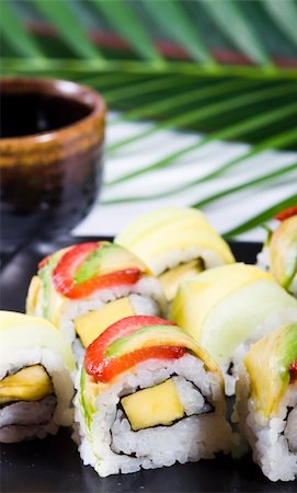 simsearch:400-04599723,k - japanese sushi closeup Foto de stock - Royalty-Free Super Valor e Assinatura, Número: 400-05126316