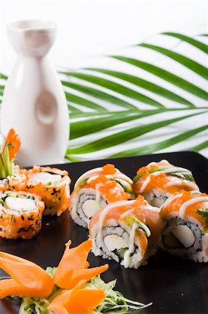 simsearch:400-06063702,k - japanese sushi roll Stock Photo - Budget Royalty-Free & Subscription, Code: 400-05126335