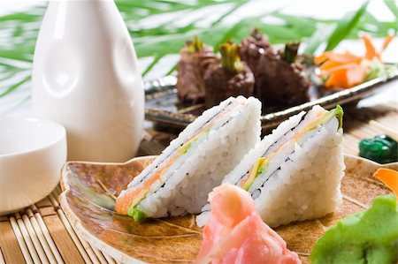 simsearch:400-04599723,k - japanese sushi sandwich Foto de stock - Royalty-Free Super Valor e Assinatura, Número: 400-05126354