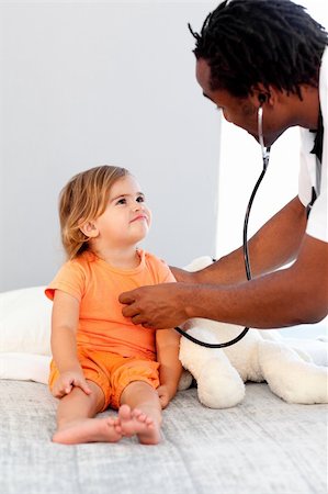 stethoscope girl and boy - Caring Doctor with a child in a hospital Foto de stock - Super Valor sin royalties y Suscripción, Código: 400-05126777