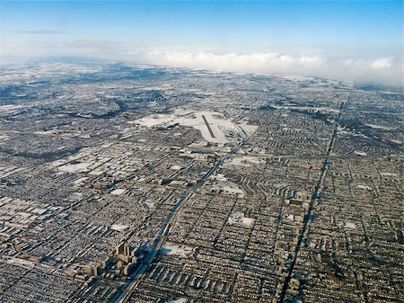 Aerial view of the northern end of Toronto, Canada, in winter. Foto de stock - Super Valor sin royalties y Suscripción, Código: 400-05128542