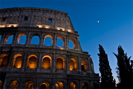 simsearch:400-04973124,k - part of the famous amphitheater in Rome at night Fotografie stock - Microstock e Abbonamento, Codice: 400-05128667