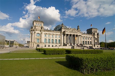 simsearch:400-07300302,k - The Reichstag building in Berlin: German parliament Photographie de stock - Aubaine LD & Abonnement, Code: 400-05129611