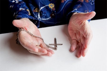 elderly praying - A pair of old hands and a cross - shallow depth of field with focus on the cross Photographie de stock - Aubaine LD & Abonnement, Code: 400-05129891
