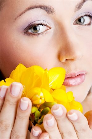simsearch:400-05192072,k - Beautiful woman with yellow flowers, shot closeup Photographie de stock - Aubaine LD & Abonnement, Code: 400-05120565