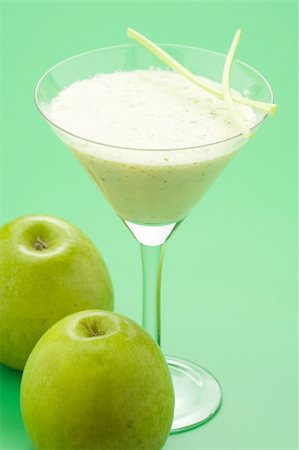 simsearch:400-03948731,k - fresh fruit milk shake apple and celery Stock Photo - Budget Royalty-Free & Subscription, Code: 400-05121208