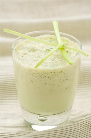 simsearch:400-03948731,k - fresh fruit milk shake apple and celery Stock Photo - Budget Royalty-Free & Subscription, Code: 400-05121213