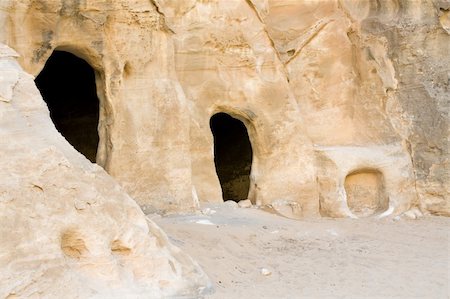 simsearch:400-05132743,k - Tombs in Little Petra - Nabataeans capital city (Al Khazneh) , Jordan. Made by digging a holes in the rocks. Roman Empire period. Photographie de stock - Aubaine LD & Abonnement, Code: 400-05121308