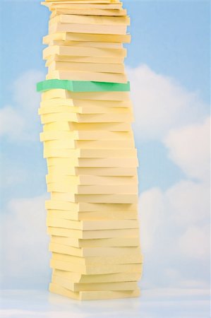 south12th (artist) - Green Stick Note Pad stacked in Tower of Yellow Ones Photographie de stock - Aubaine LD & Abonnement, Code: 400-05121764