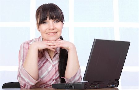 simsearch:400-05732500,k - happy woman with laptop at home Foto de stock - Royalty-Free Super Valor e Assinatura, Número: 400-05122273