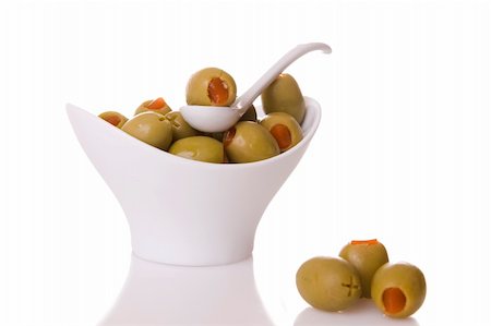 simsearch:400-07219392,k - Green olives isolated on a white background Stock Photo - Budget Royalty-Free & Subscription, Code: 400-05122819
