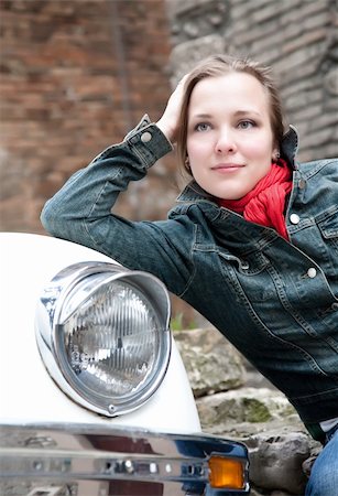 simsearch:400-04693739,k - Young Beauty Woman Against White Retro Car. Old Italy Series. Photographie de stock - Aubaine LD & Abonnement, Code: 400-05122907