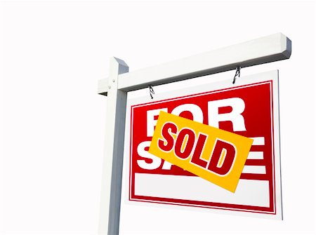 simsearch:625-02266063,k - Red Sold For Sale Real Estate Sign Isolated on White. Photographie de stock - Aubaine LD & Abonnement, Code: 400-05123476