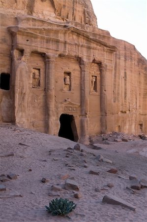 simsearch:400-05033205,k - Roman Soldier Tomb in Petra, Jordan. Nabataeans capital city (Al Khazneh). Made by digging the rocks. Roman Empire period. Photographie de stock - Aubaine LD & Abonnement, Code: 400-05134444