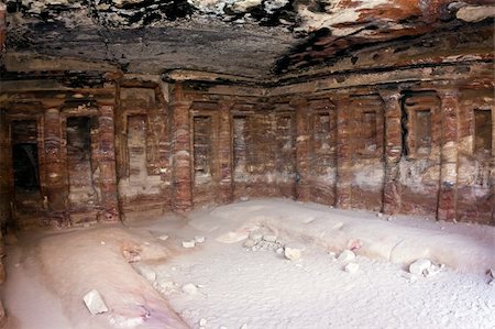 simsearch:400-05033205,k - Triclinium near Roman Soldier Tomb in Petra, Jordan. Nabataeans capital city (Al Khazneh). Made by digging the rocks. Roman Empire period. Photographie de stock - Aubaine LD & Abonnement, Code: 400-05134446