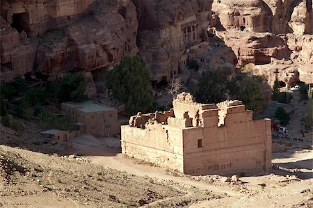 simsearch:400-05132743,k - Panorama detail from High Place of Sacrifice in Petra, Jordan. View to the temple Qasr Al-Bint. Nabataeans capital city (Al Khazneh). Made by digging the rocks. Roman Empire period. Photographie de stock - Aubaine LD & Abonnement, Code: 400-05134453