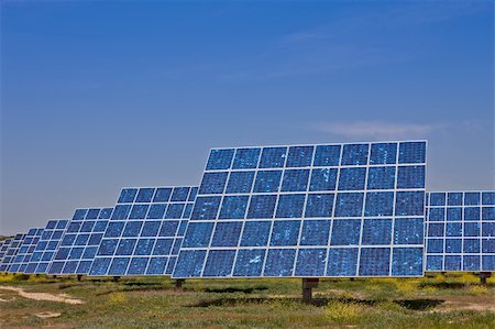 Solar panels in the power plant for renewable energy Foto de stock - Super Valor sin royalties y Suscripción, Código: 400-05135588