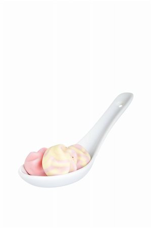simsearch:400-04781520,k - Marshmallows in the spoon isolated on a white background. Shallow depth of field Photographie de stock - Aubaine LD & Abonnement, Code: 400-05135656