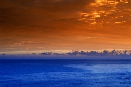 simsearch:400-07087298,k - It is beautiful sunset in the ocean. Foto de stock - Super Valor sin royalties y Suscripción, Código: 400-05135876