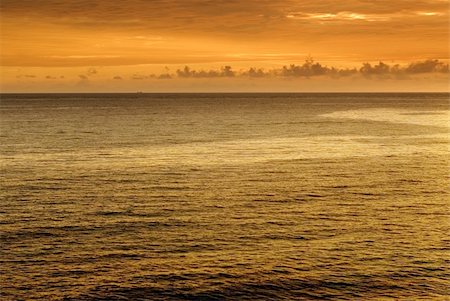 simsearch:400-05026123,k - It is beautiful sunset in the ocean. Photographie de stock - Aubaine LD & Abonnement, Code: 400-05135872