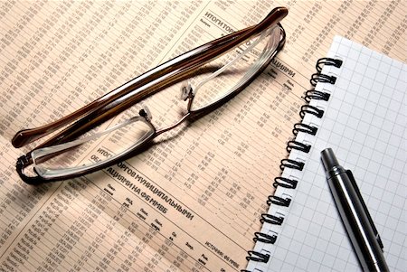 simsearch:400-04022621,k - Glasses, pen and notebook laying on newspaper with financial numeric data. Stockbilder - Microstock & Abonnement, Bildnummer: 400-05136355