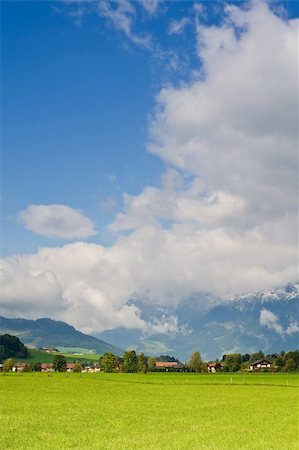 Saalfelden, beautiful town in Zell am See, Salzburg, Austria Foto de stock - Super Valor sin royalties y Suscripción, Código: 400-05136426