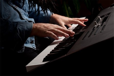 simsearch:400-04059260,k - Male Pianist Performs on the Piano Keyboard with Dramatic Lighting. Stockbilder - Microstock & Abonnement, Bildnummer: 400-05136434