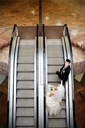 simsearch:400-05024244,k - bride and groom in metro Fotografie stock - Microstock e Abbonamento, Codice: 400-05136471