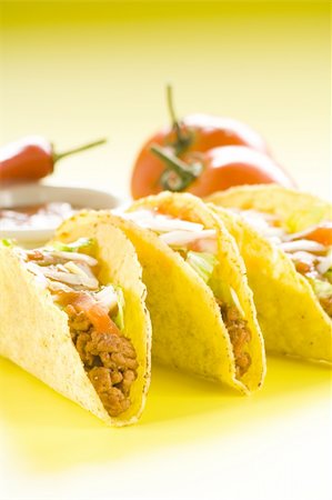 simsearch:400-04414212,k - delicious taco, mexican food isolated over white Fotografie stock - Microstock e Abbonamento, Codice: 400-05137116