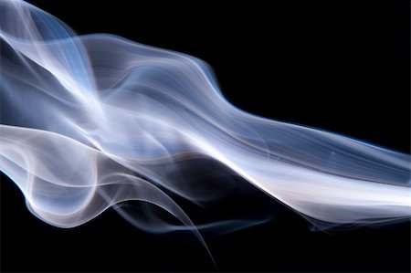 simsearch:400-04715832,k - Flowing purple waves of smoke going horizontally. Fotografie stock - Microstock e Abbonamento, Codice: 400-05138931