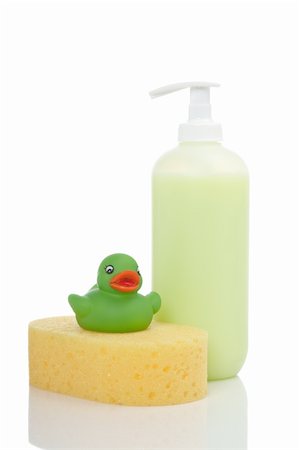 simsearch:400-04775286,k - Rubber duck, plastic pump soap bottle and sponge reflected on white background Stock Photo - Budget Royalty-Free & Subscription, Code: 400-05139351