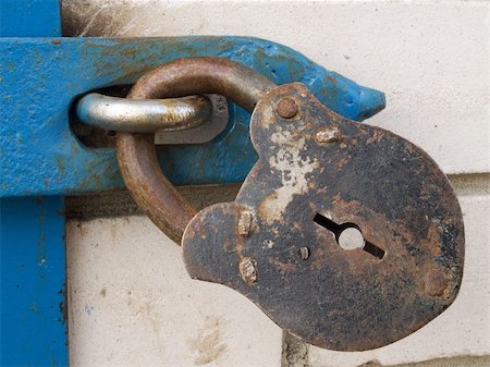 dragunov (artist) - Old rusty lock on the door Stock Photo - Budget Royalty-Free & Subscription, Code: 400-05130536