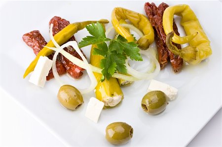 simsearch:400-07260354,k - white plate with antipasti - olives, tomatos and peperoni Stockbilder - Microstock & Abonnement, Bildnummer: 400-05131007