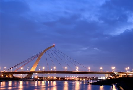 simsearch:400-08035156,k - It is a beautiful and colorful bridge. Fotografie stock - Microstock e Abbonamento, Codice: 400-05131301