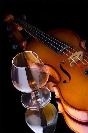 Snifter glass of cognac and violin Stock Photo - Budget Royalty-Free & Subscription, Code: 400-05131691